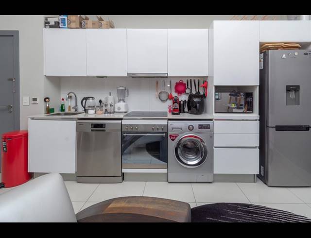 1 BEDROOM APARTMENT RENTED IN CAPE TOWN CITY CENTRE